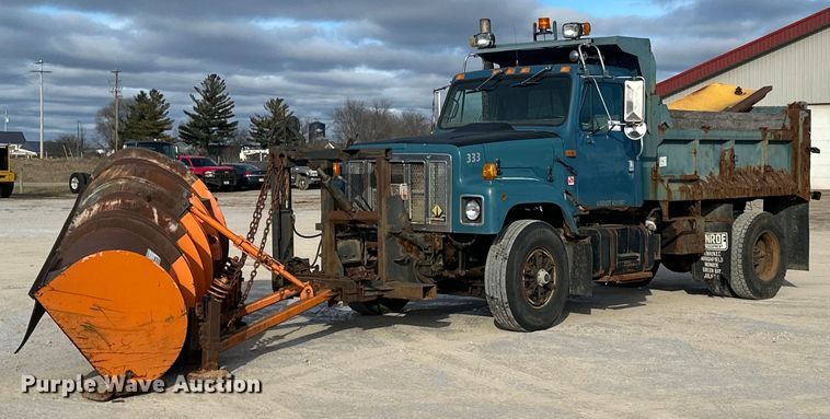 1995 International  2554 dump truck - DV0566