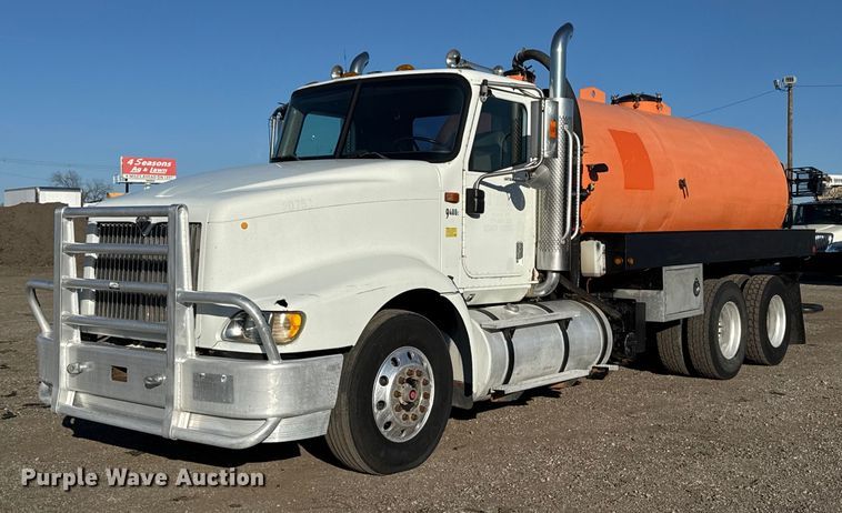 2002 International  9400i vacuum truck - EG2410