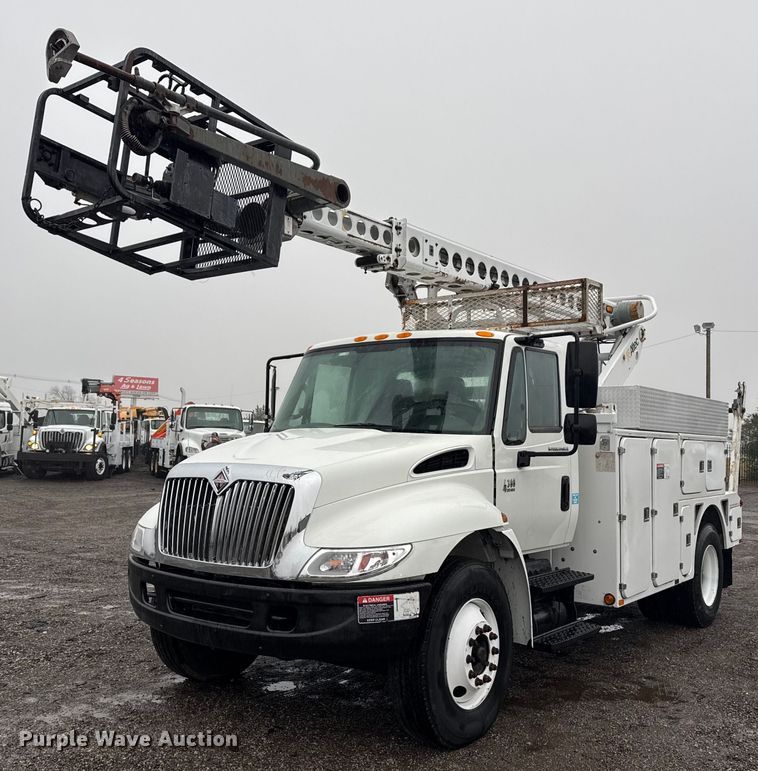 2006 International 4300 cable placer bucket truck  - EG2421