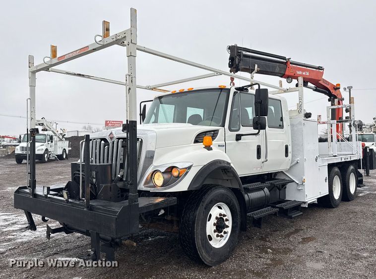 2009 International 7500 Crew Cab crane truck - EG2422