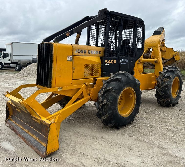 John Deere 540B skidder - EH7229