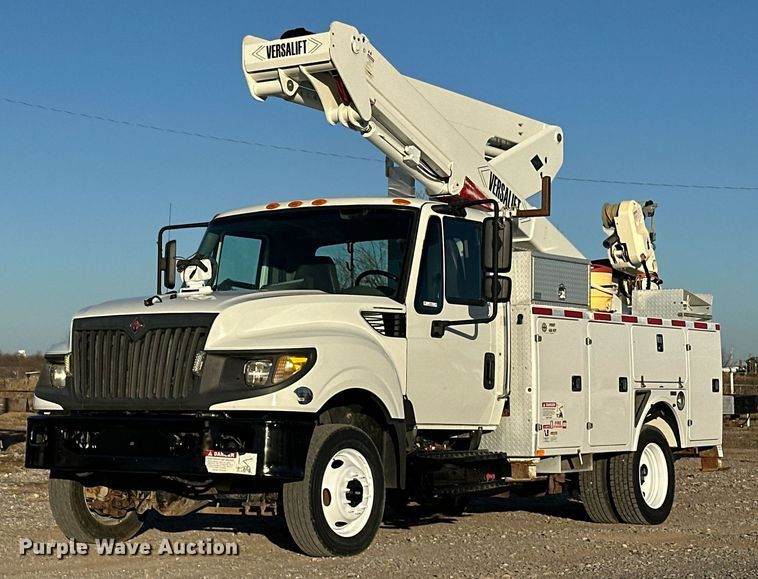 2016 International Terrastar SFA 4X4 bucket truck - EJ5325