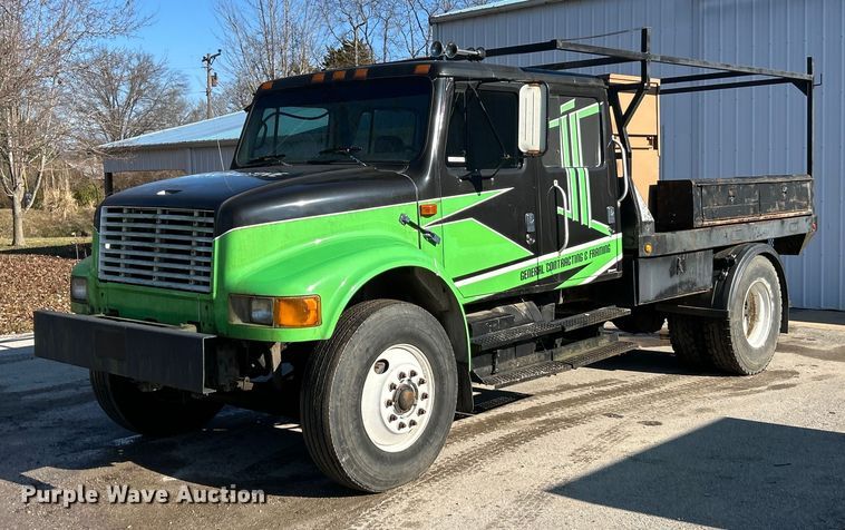 2000 International 4900 Crew Cab flatbed truck - NJ9728