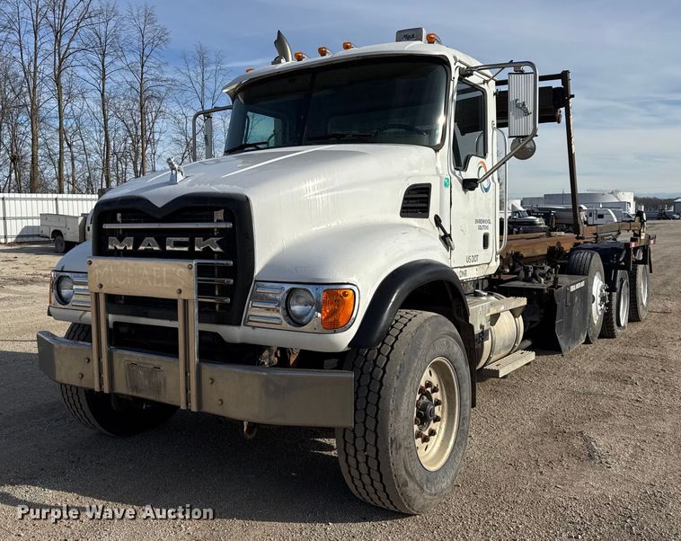 2006 Mack CV713 Granite roll-off container truck - YA0162