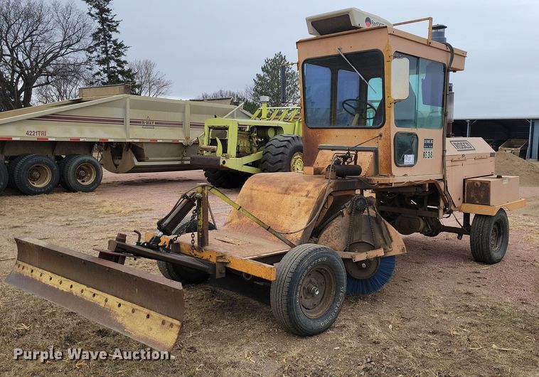 1991 Rosco RB-38 broom - DN3666