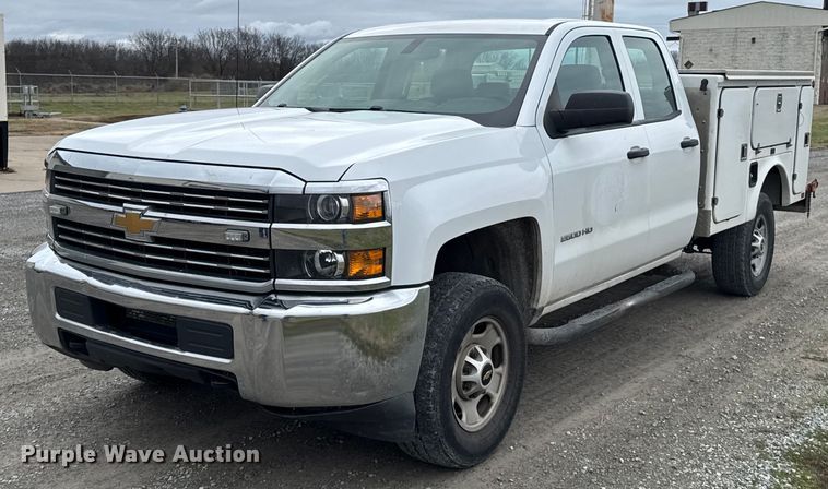 2016 Chevrolet Silverado 2500HD Double Cab utility bed pickup truck - DO0177