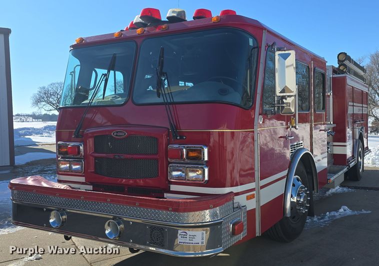 2002 Emergency One pumper fire truck - DO7737