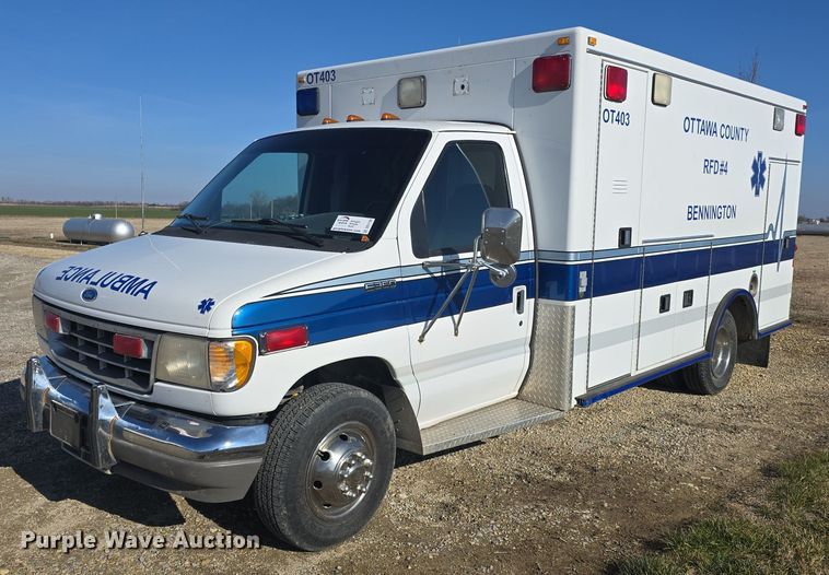 1995 Ford E350 ambulance - DO7739
