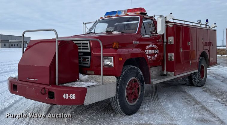 1981 Ford F826 pumper fire truck - EG7117