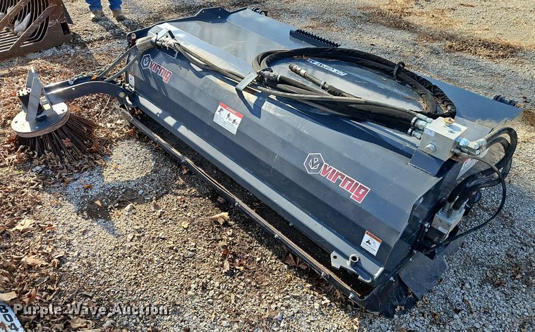 Virnig skid steer sweeper - EI8777