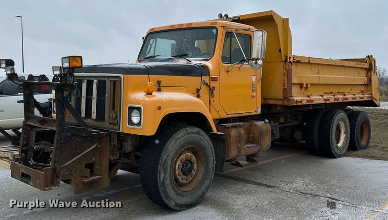 1998 International  2554 dump truck - EN3007