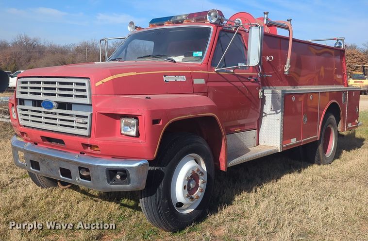 1985 Ford F700 pumper fire truck - ER1042