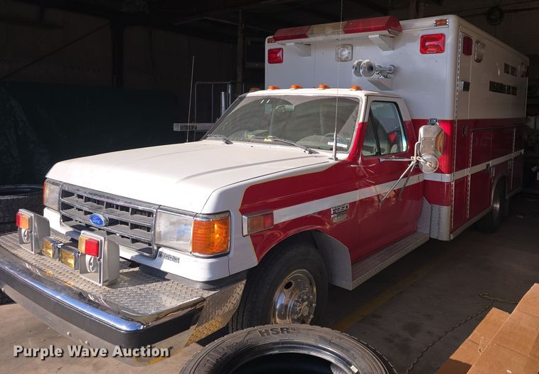 1990 Ford F350 XL ambulance - NI9361