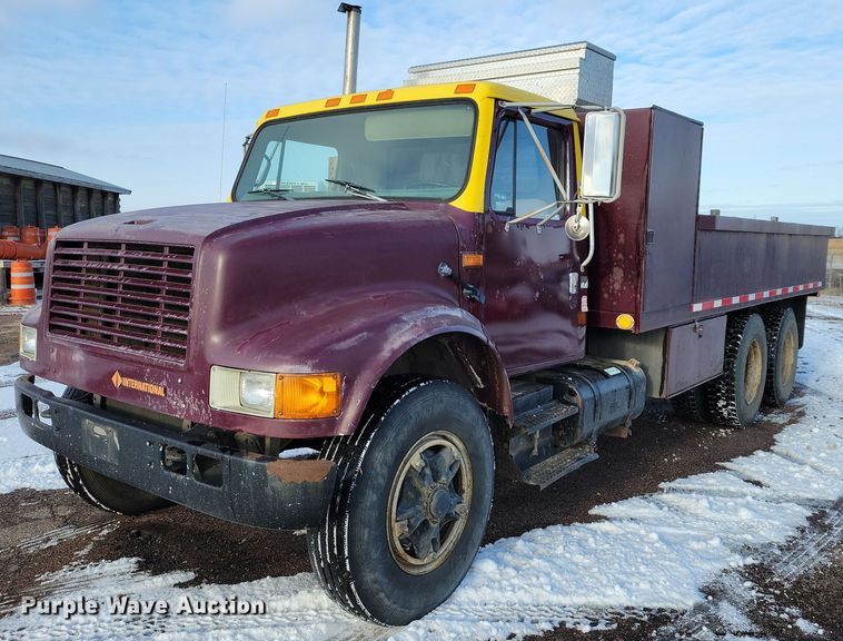1991 International 4900 water truck - OH9498