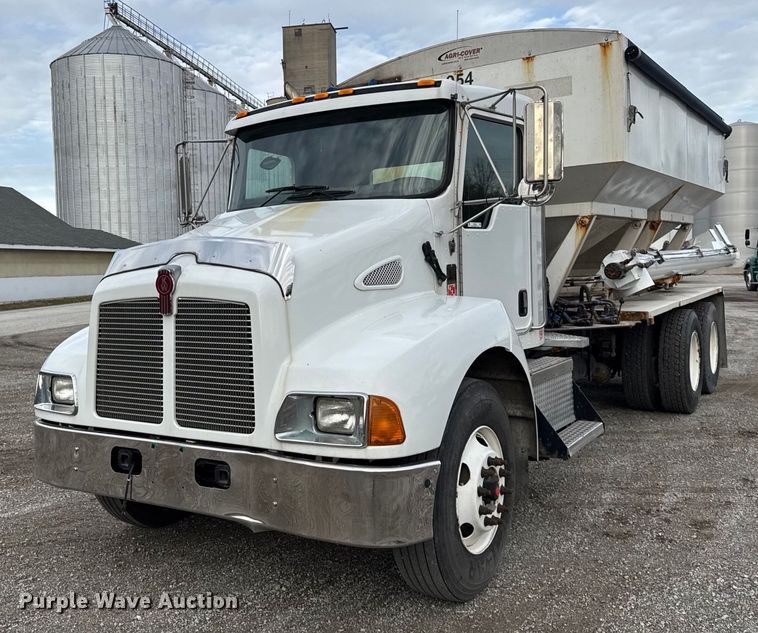 2003 Kenworth T300 fertilizer delivery truck - DH9220