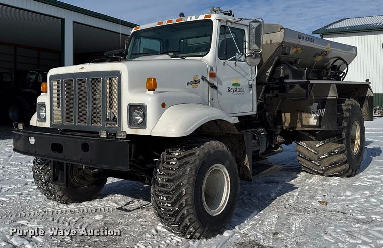 2001 International 2554 applicator truck - DW2477