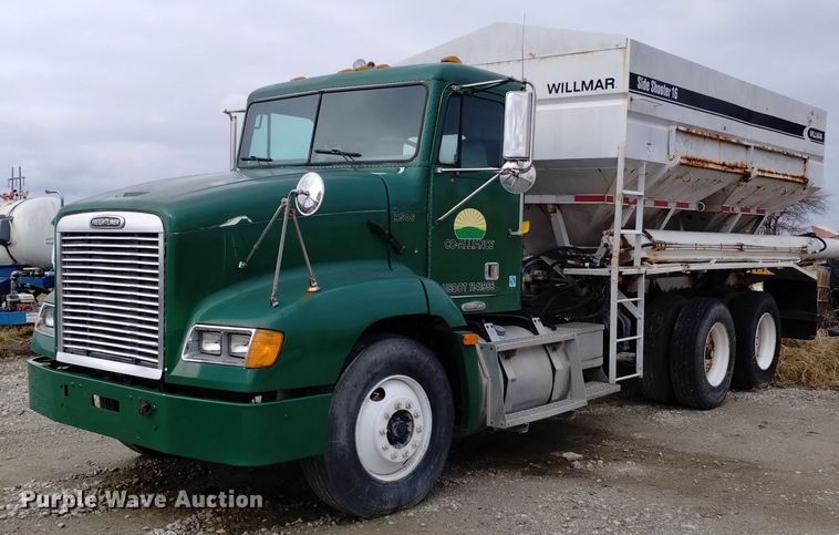 1999 Freightliner FLD112 fertilizer delivery truck - EH0098