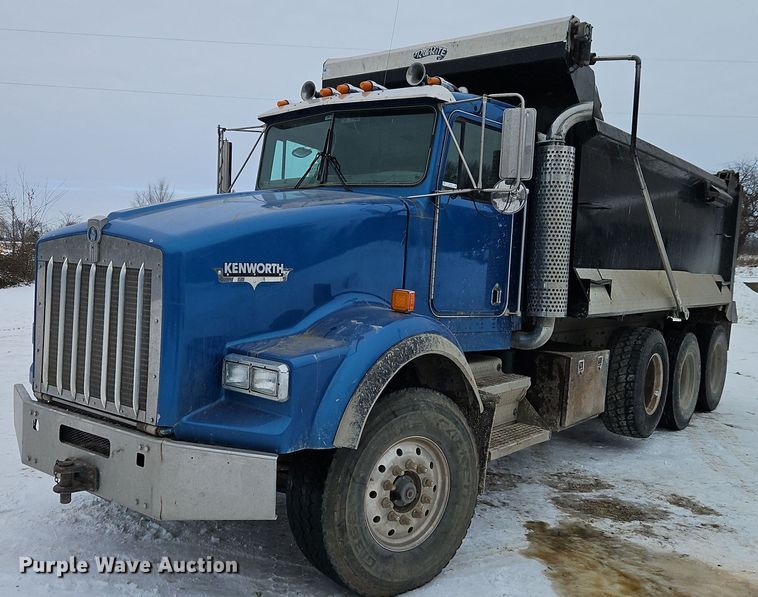 2004 Kenworth T800 dump truck - EI8784