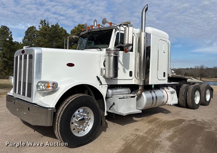 2010 Peterbilt 388 semi truck - OK9498