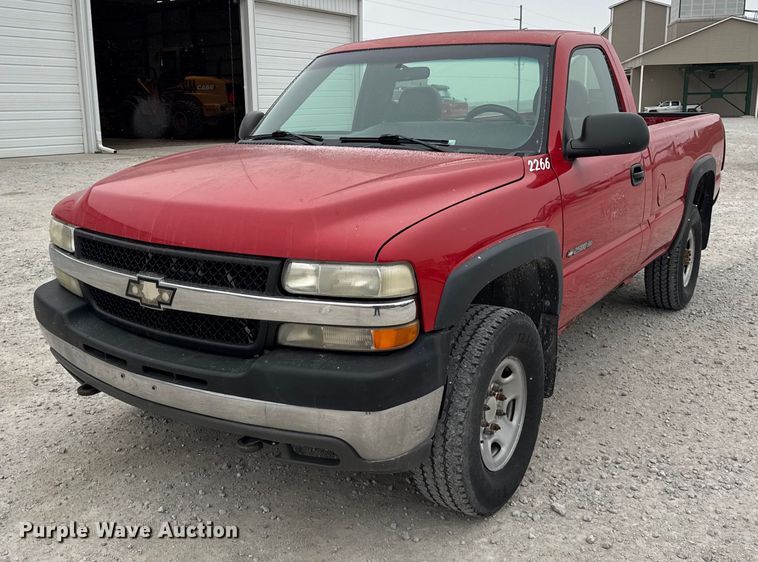 2002 Chevrolet  Silverado 2500HD pickup truck - DH9558