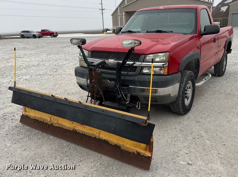 2003 Chevrolet  Silverado 2500HD pickup truck - DH9560