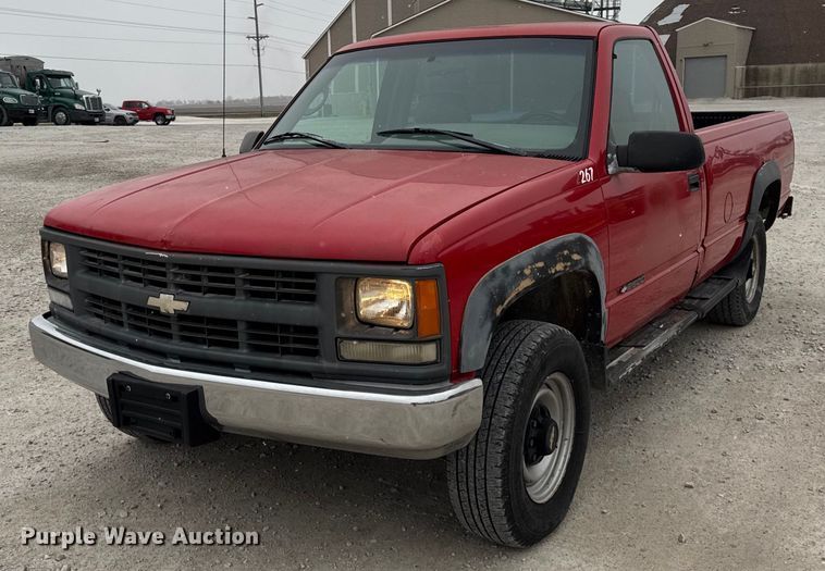 1996 Chevrolet  K2500 pickup truck - DH9561