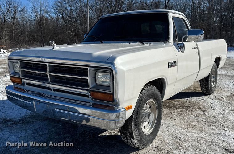1989 Dodge Ram 2500 pickup truck - DH9667
