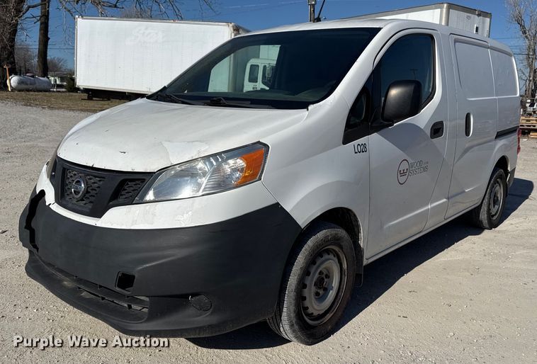 2013 Nissan NV200 van - DM5511