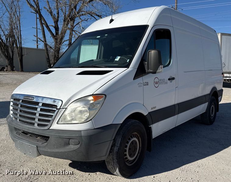 2011 Freightliner Sprinter 2500 van - DM5513