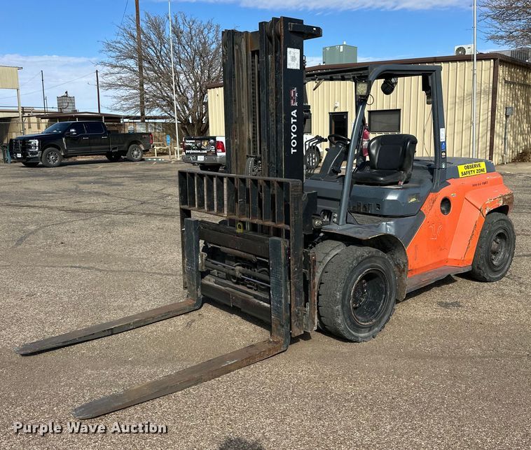 Toyota 8FD70U forklift - DP6105