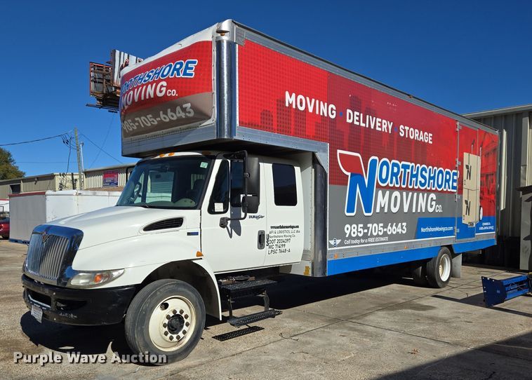 2013 International 4300M7 truck cab and chassis - DT5412