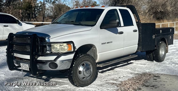 2004 Dodge Ram 3500 Quad Cab flatbed pickup truck - DT7035