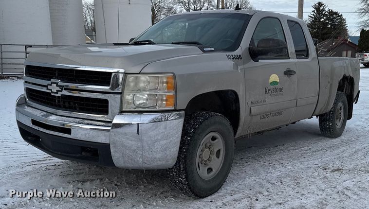 2008 Chevrolet Silverado 2500HD Ext. Cab pickup truck - DW2479
