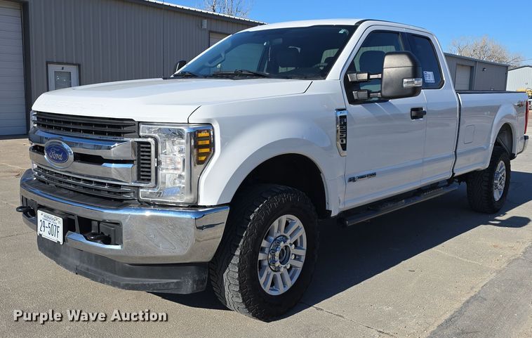 2019 Ford F250 Super Duty XLT SuperCab pickup truck - DW3058