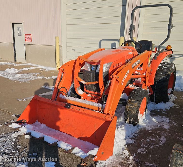 Kubota L3301D MFWD tractor - EI8780