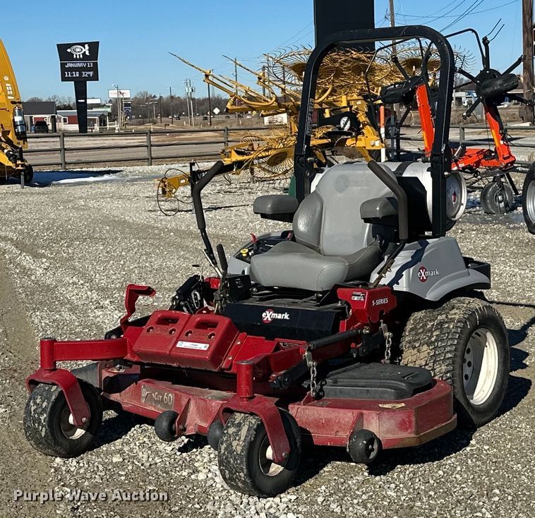 2013 Exmark LZS740PKC604 S-Series ZTR lawn mower - ER4808