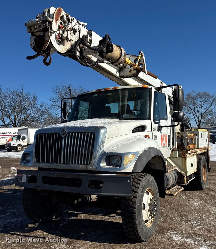 2003 International 7400 digger derrick truck - DH9762