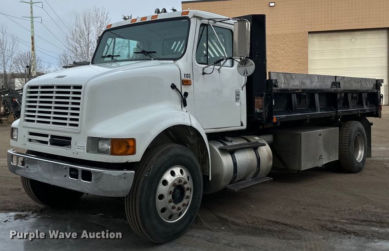 2002 International  8100 dump flatbed truck - DN0931