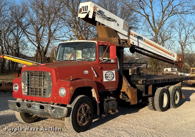 1978 Ford F800 crane truck - DO0055