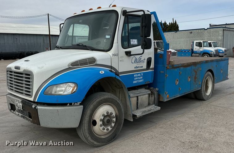 2015 Freightliner Business Class M2 106 flatbed truck - DP6067