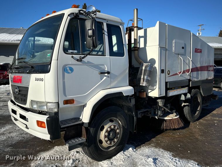 2009 Elgin 3300 street sweeper truck - EN5034