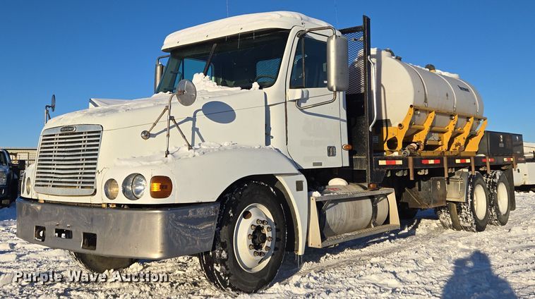 2000 Freightliner CC Conventional flatbed truck - ER5059