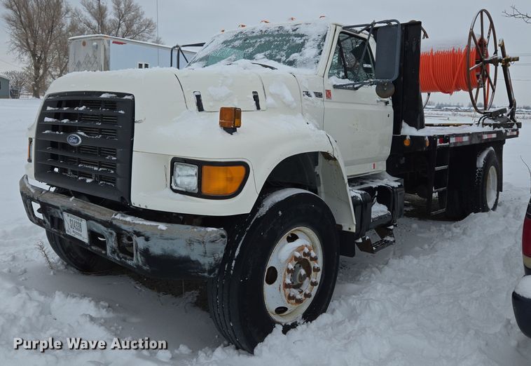 1998 Ford F-800 flatbed truck - ER5062