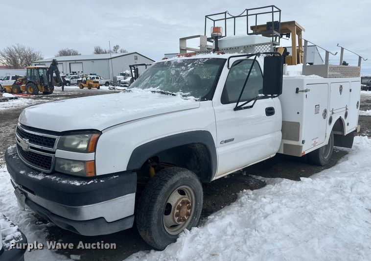 2007 Chevrolet Silverado 3500 utility bed pickup truck - ER5095