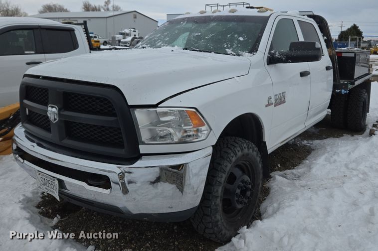 2015 Dodge Ram 3500 Crew Cab flatbed pickup truck - ER5097
