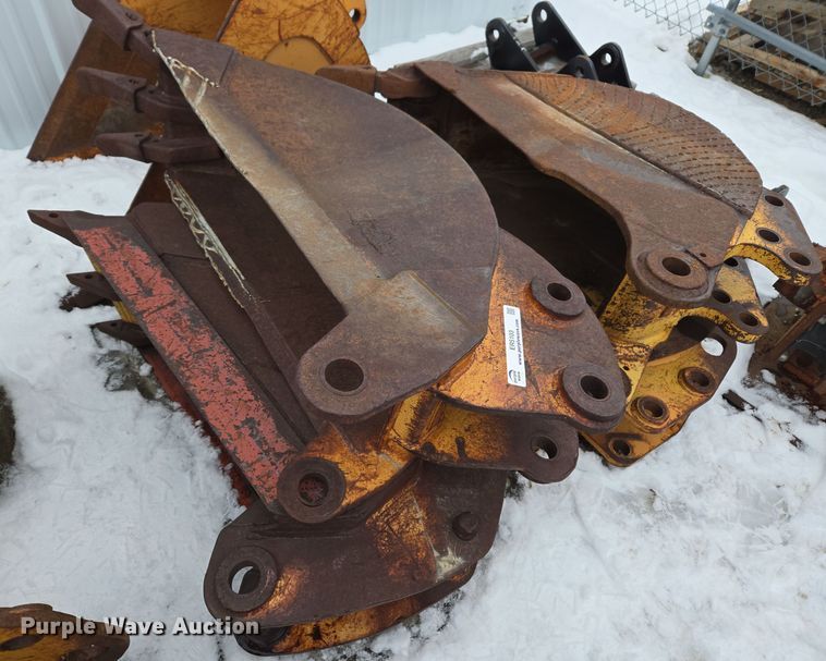 (4) backhoe buckets - ER5103