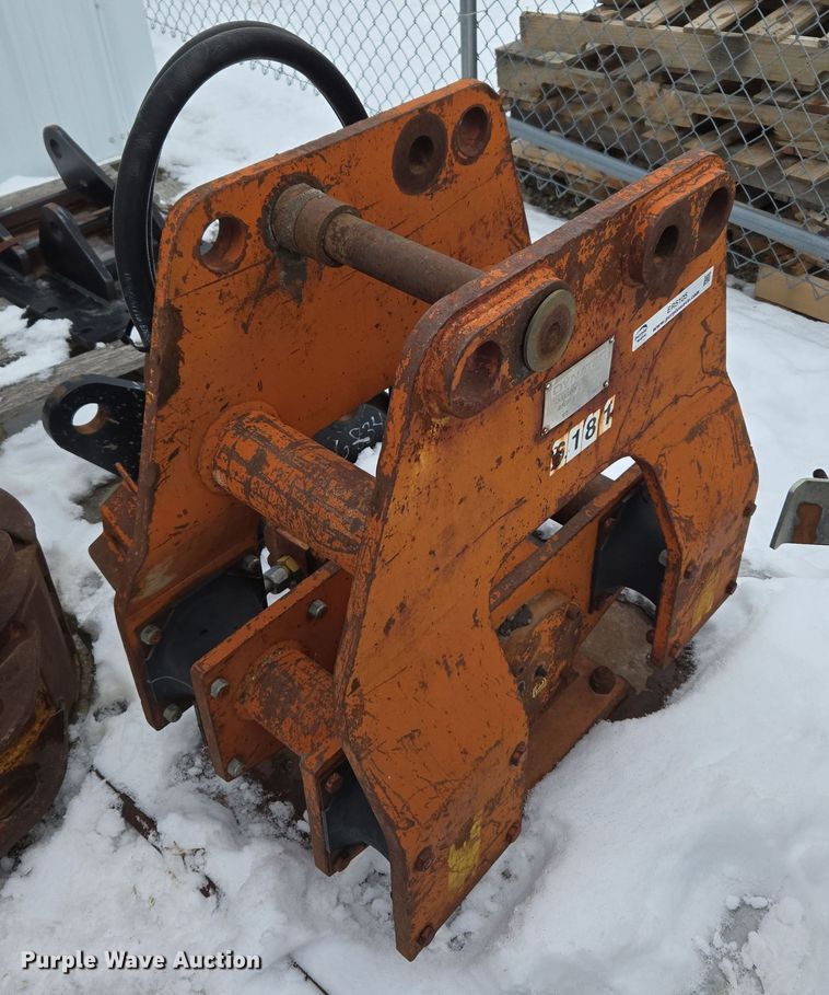 2003 Dynatec 8900 backhoe plate compactor - ER5105