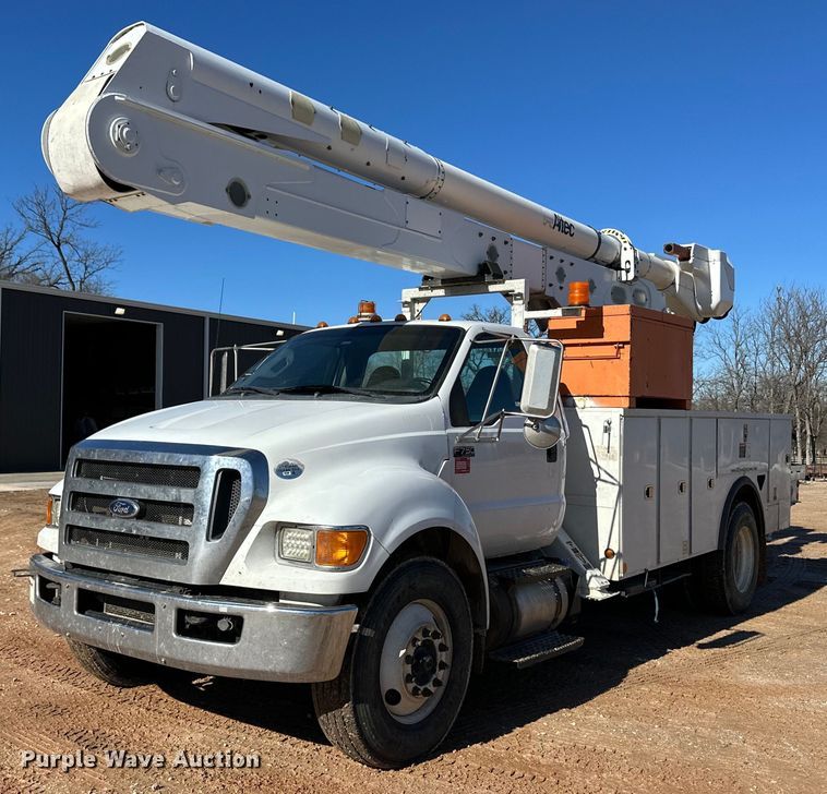 2013 Ford F750 Super Duty XL bucket truck - ER8641