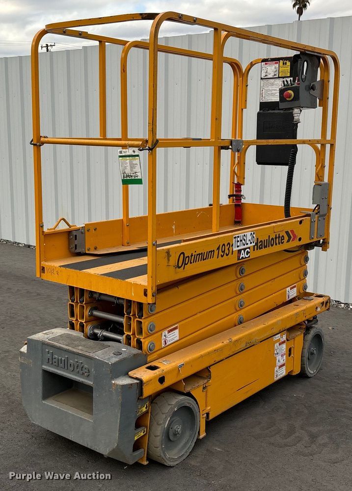 2018 Haulotte 1931E scissor lift - YA0185