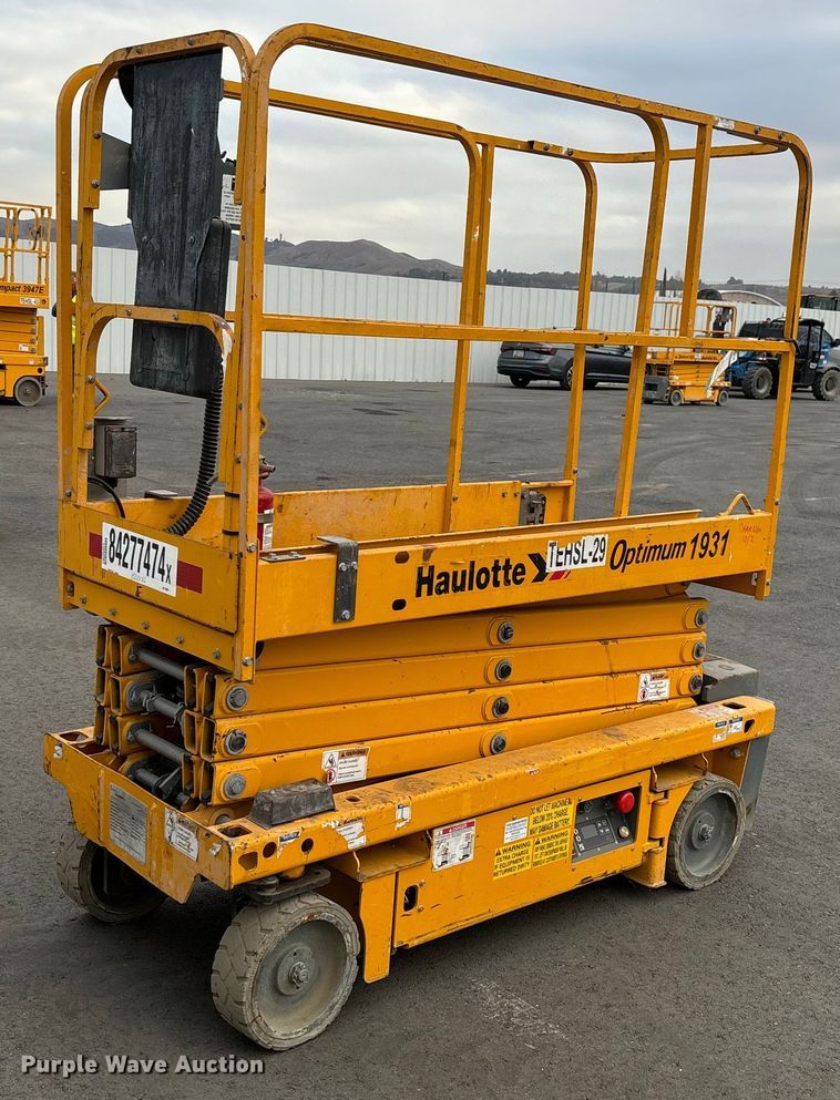 2018 Haulotte 1931E scissor lift - YA0186